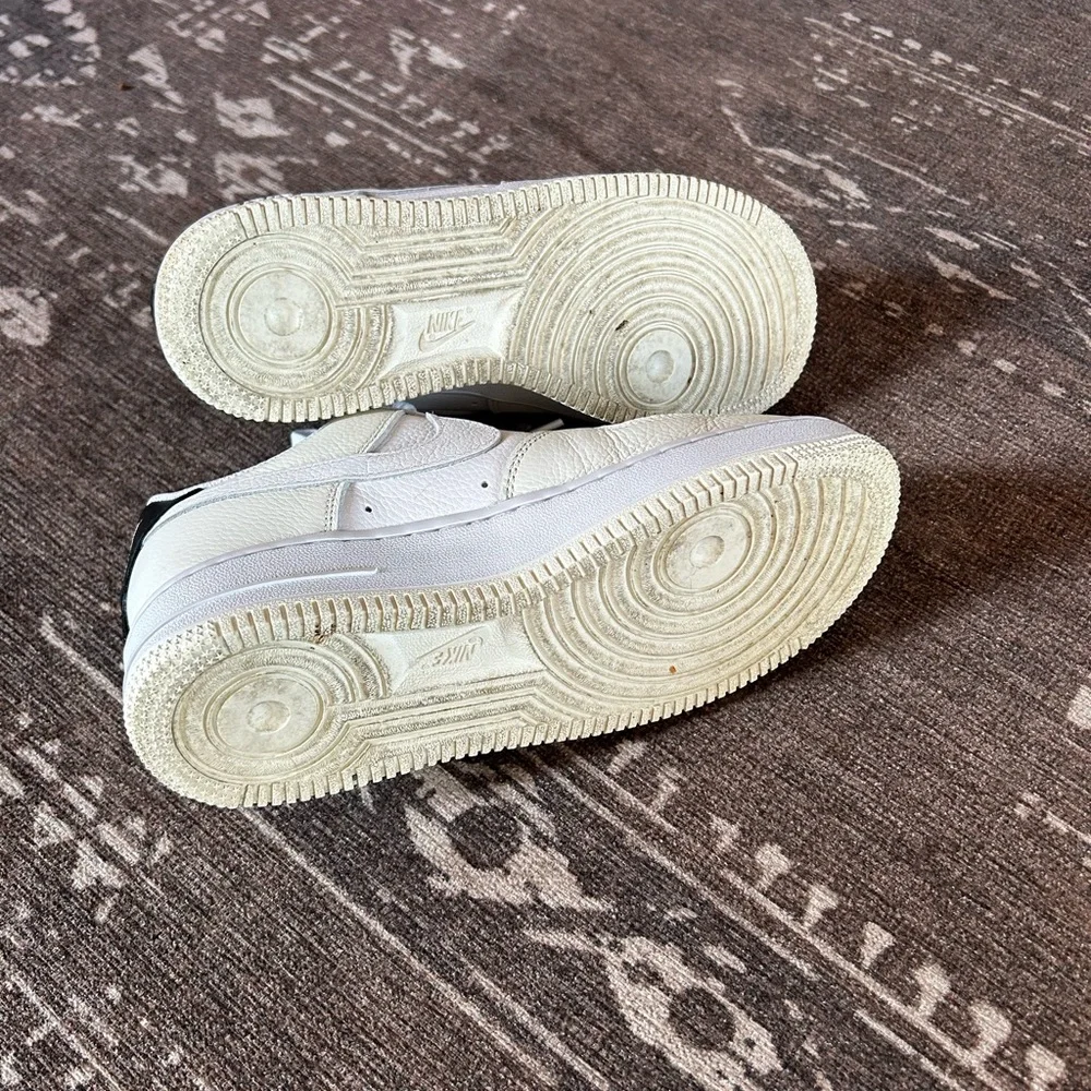 Nike Custom Air Force 1 Low White and Cream with Black Heel Tab Sz 6 - Picture 9 of 12